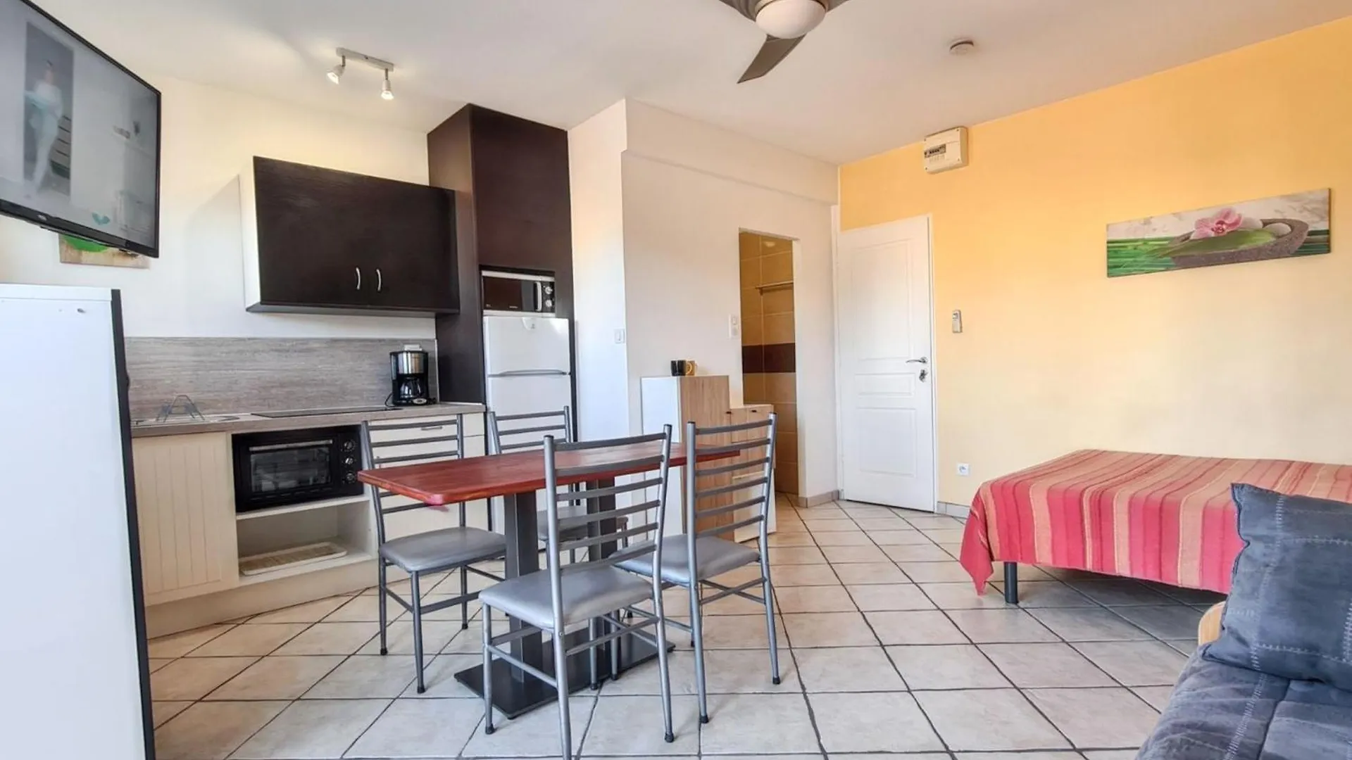 Studio Charmant A Hyeres Avec Barbecue 22 M²